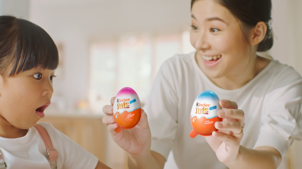 kinder joy mainan