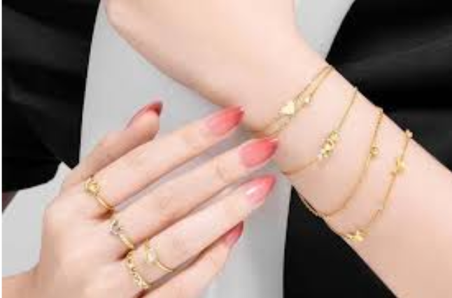 Jangan Terkecoh! Kenali Standar Kadar dan Cara Menghitung Harga Emas 18 Karat Hari Ini yang Benar